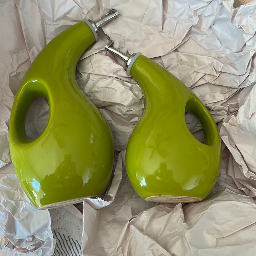 Rachel Ray oil and vinegar decanters